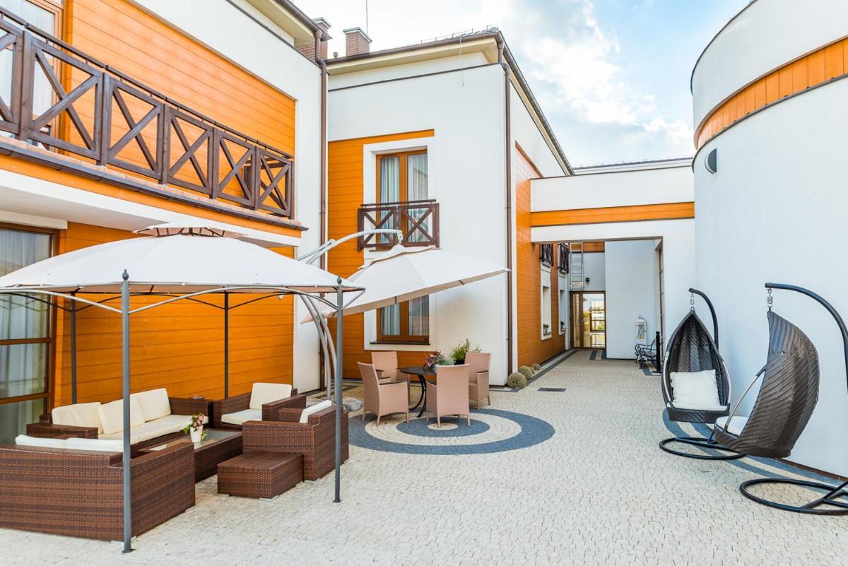 Łaszków Hotel Kristoff מראה חיצוני תמונה